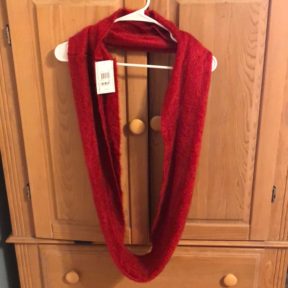 Cejon red infinity scarf